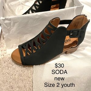 Black soda youth booties